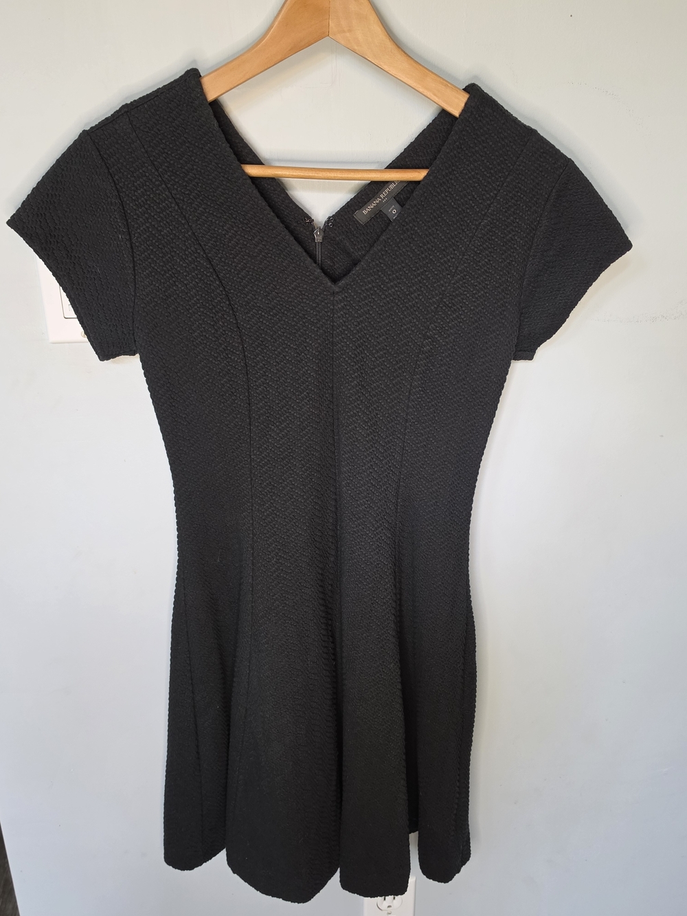 Banana Republic Black Textured Fit & Flare Dress Cap Sleeve LBD Petite 0